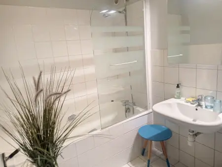 Appartement lumineux avec ascenseur, balcon et wifi gratuit à Granville - Photo 15