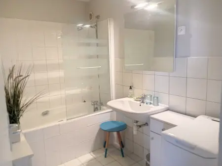 Appartement lumineux avec ascenseur, balcon et wifi gratuit à Granville - Photo 16