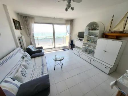 Studio avec balcon face mer, parking et proche centre, aux Sables-d'Olonne - Photo 3
