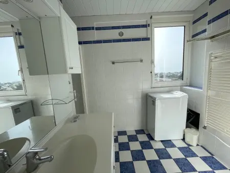 Appartement rénové avec tennis privé, parking et vue mer - Photo 18