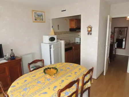 Appartement ensoleillé et spacieux avec parking, centre de Royan - Photo 1
