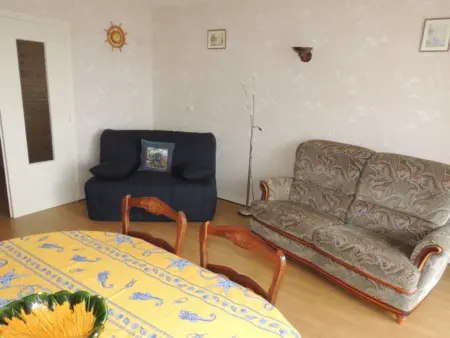 Appartement ensoleillé et spacieux avec parking, centre de Royan - Photo 4