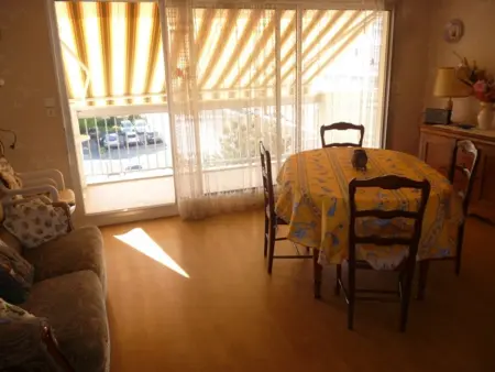 Appartement ensoleillé et spacieux avec parking, centre de Royan - Photo 7