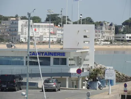 Appartement ensoleillé et spacieux avec parking, centre de Royan - Photo 17