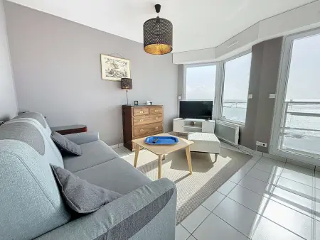 Bel appartement en front de mer avec balcon, parking et équipements modernes - Photo 2