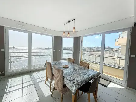 Bel appartement en front de mer avec balcon, parking et équipements modernes - Photo 5