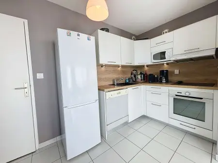 Bel appartement en front de mer avec balcon, parking et équipements modernes - Photo 8