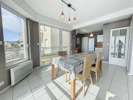 Bel appartement en front de mer avec balcon, parking et équipements modernes - Photo 10