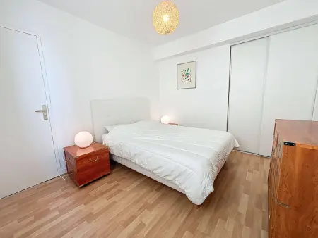 Bel appartement en front de mer avec balcon, parking et équipements modernes - Photo 13