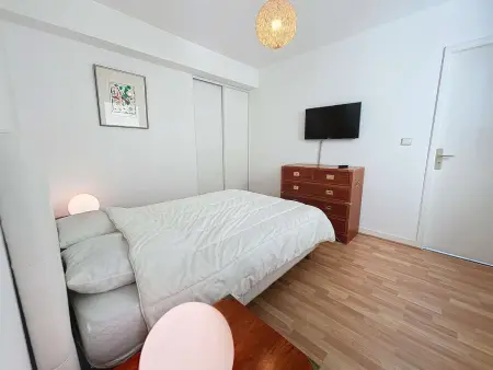 Bel appartement en front de mer avec balcon, parking et équipements modernes - Photo 14