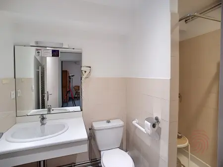 Appartement F2 climatisé avec terrasse, proche thermes et centre-ville, animaux acceptés, à Lamalou - Photo 5