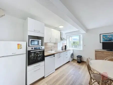 F2 avec terrasse, proche Thermes, animaux acceptés, wifi, parking - Photo 3