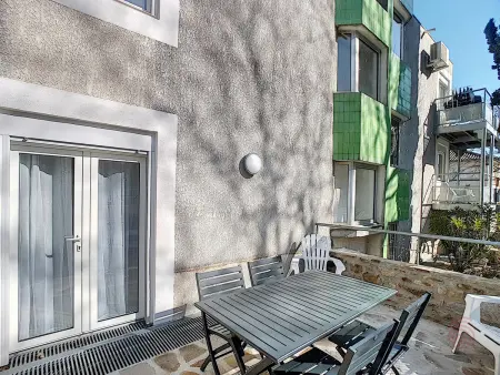 F2 avec terrasse, proche Thermes, animaux acceptés, wifi, parking - Photo 12