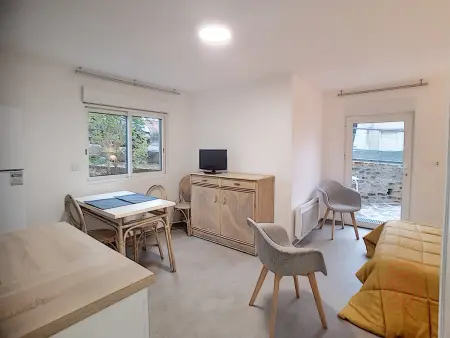 Studio rénové avec terrasse, proche des Thermes et du centre ville, Lamalou-les-Bains - Photo 2