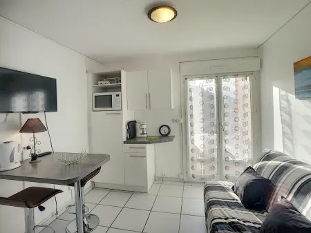 Studio rénové avec balcon, animaux acceptés, wifi, à 650m des Thermes - Photo 3