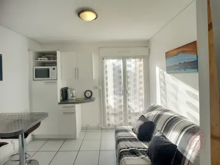 Studio rénové avec balcon, animaux acceptés, wifi, à 650m des Thermes - Photo 4