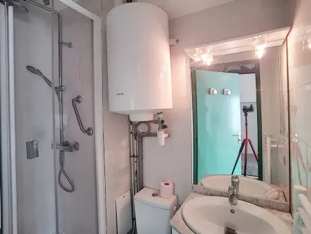 Studio rénové avec balcon, animaux acceptés, wifi, à 650m des Thermes - Photo 8