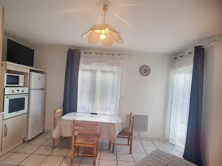 Studio rénové Lamalou, proche Thermes, balcon, animaux admis, parking gratuit, Wifi inclus - Photo 1