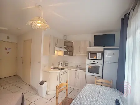 Studio rénové Lamalou, proche Thermes, balcon, animaux admis, parking gratuit, Wifi inclus - Photo 5