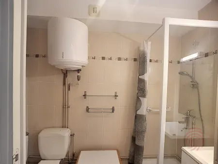 Studio rénové Lamalou, proche Thermes, balcon, animaux admis, parking gratuit, Wifi inclus - Photo 10