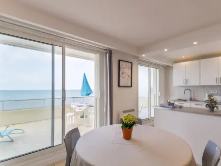 Appartement front de mer à Agon-Coutainville avec terrasse - Photo 1