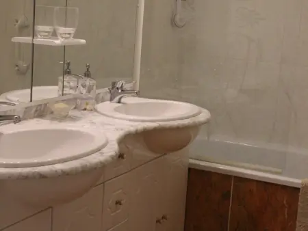 Appartement cosy près de la plage avec balcon, parking et animaux admis - Photo 6
