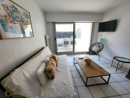 T2 Rénové avec Terrasse à 200m de la Plage, Proche Commerces - Les Sables-d'Olonne - Photo 4