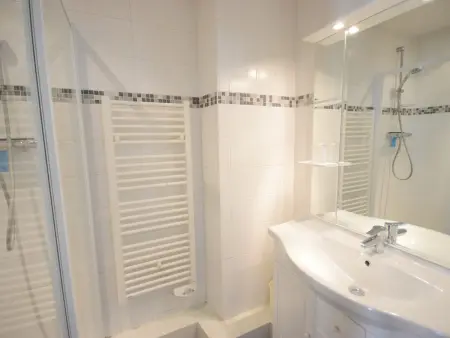 Agréable appartement 60 m², proche ski, balcon, animaux admis, parking - Photo 4