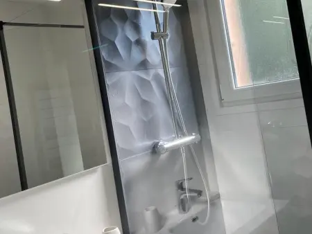 Appartement cozy avec terrasse, Wi-Fi et parking à Évian-les-Bains - Photo 8