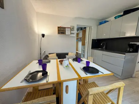 Appartement cosy à Bernex, proche des pistes et sentiers, avec terrasse ensoleillée et wifi. - Photo 1