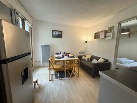 Appartement cosy à Bernex, proche des pistes et sentiers, avec terrasse ensoleillée et wifi. - Photo 2