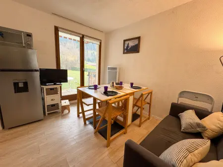 Appartement cosy à Bernex, proche des pistes et sentiers, avec terrasse ensoleillée et wifi. - Photo 3