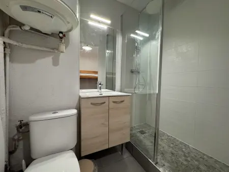 Appartement cosy à Bernex, proche des pistes et sentiers, avec terrasse ensoleillée et wifi. - Photo 6