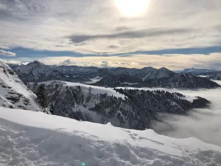 Appartement cosy à Bernex, proche des pistes et sentiers, avec terrasse ensoleillée et wifi. - Photo 9