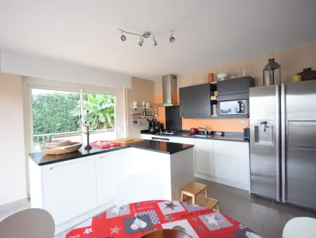 Appartement spacieux à Évian avec terrasse jardin et parking - Photo 2
