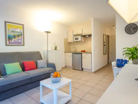 Studio Climatisé Proche Plage et Commerces avec Balcon, Parking, et WiFi à Saint-Raphaël - Photo 2