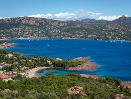 Studio Climatisé Proche Plage et Commerces avec Balcon, Parking, et WiFi à Saint-Raphaël - Photo 10