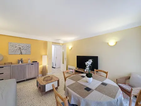 Appartement F2 avec Wifi, ascenseur près des Thermes - Photo 2