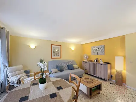 Appartement F2 avec Wifi, ascenseur près des Thermes - Photo 3