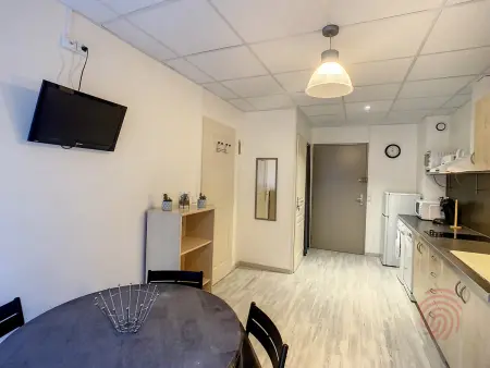 Appartement F2 tout équipé avec balcons, ascenseur et Wi-Fi, proche des thermes de Lamalou - Photo 2