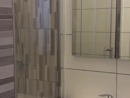 T2 lumineux au centre-ville de La Roche-Posay, proche thermes, avec Wi-Fi et lave-linge - Photo 14