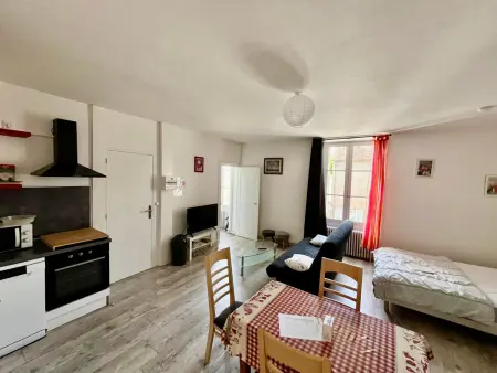Appartement 57m² avec WIFI à 200m des Thermes – 4 pers. – Parking gratuit – La Roche-Posay - Photo 3