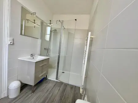 Appartement 57m² avec WIFI à 200m des Thermes – 4 pers. – Parking gratuit – La Roche-Posay - Photo 4