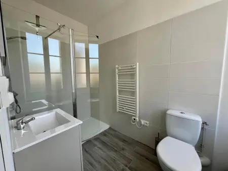 Appartement 57m² avec WIFI à 200m des Thermes – 4 pers. – Parking gratuit – La Roche-Posay - Photo 5