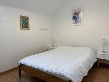 Appartement fonctionnel avec balcon, à 10 min du centre, parking gratuit, idéal pour 5 personnes - Photo 6