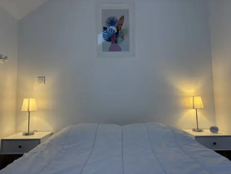 Appartement fonctionnel avec balcon, à 10 min du centre, parking gratuit, idéal pour 5 personnes - Photo 7