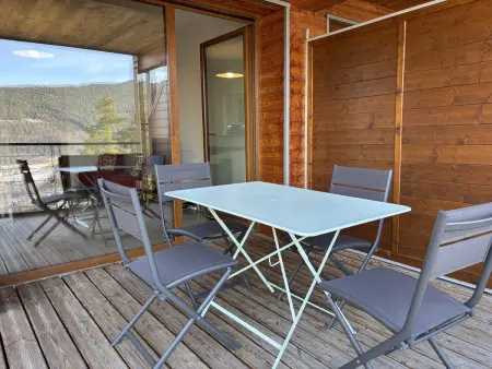Appartement fonctionnel avec balcon, à 10 min du centre, parking gratuit, idéal pour 5 personnes - Photo 11