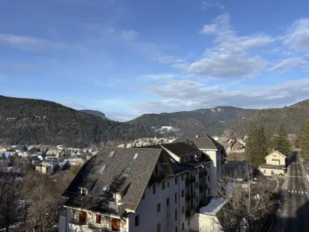 Appartement fonctionnel avec balcon, à 10 min du centre, parking gratuit, idéal pour 5 personnes - Photo 12