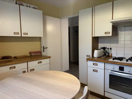 Appartement cosy, balcon sud, 2 chambres, parking gratuit à 10 min du centre et proche ski ! - Photo 3