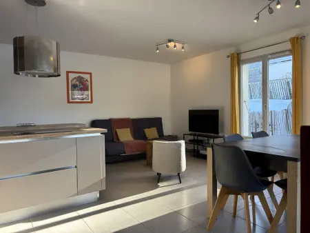 Appartement lumineux et spacieux avec terrasse et parking, à 15 min à pied du centre, parfait pour 6 pers ! - Photo 2
